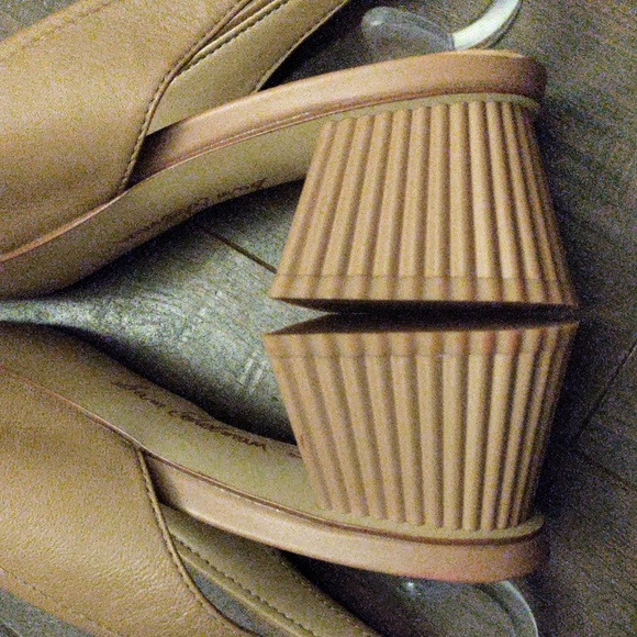 Sam Edelman "Toren" Slingback Pumps - Picture 6 of 9